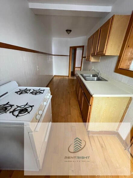 Building Photo - 5039 N Springfield Ave