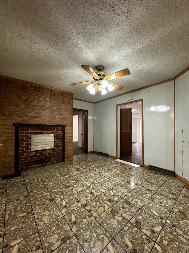 Building Photo - 223 Vinegar Hill Rd