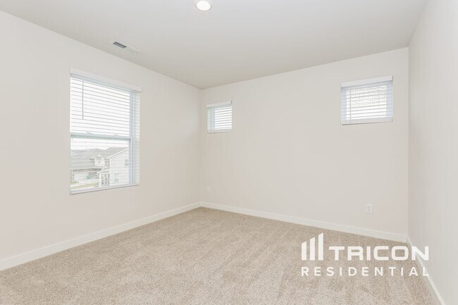 Building Photo - 350 Park Glen Dr