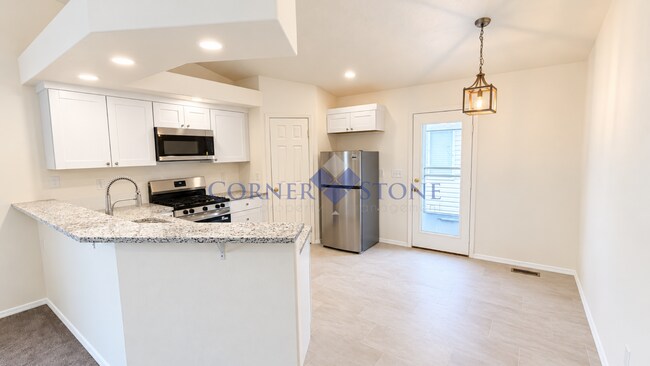 Building Photo - 807 E Cottage Ave