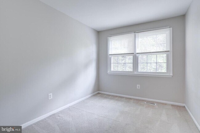 Building Photo - 4685 Forestdale Dr