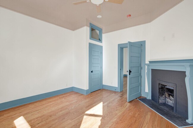 Building Photo - Eastside Beauty