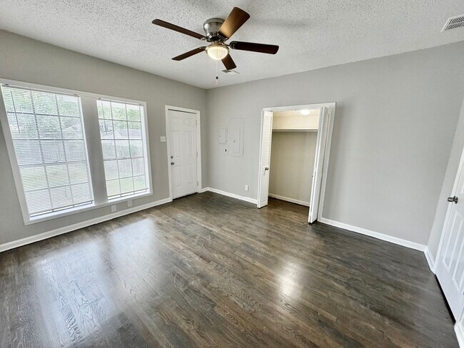 Building Photo - 3557 Kearney Ave