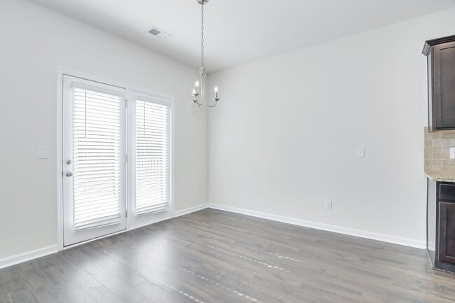 Building Photo - 1115 Sims Dr