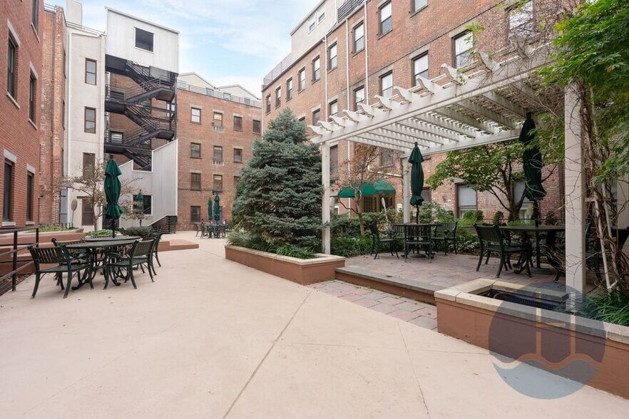 Building Photo - 227 Christopher Columbus Dr