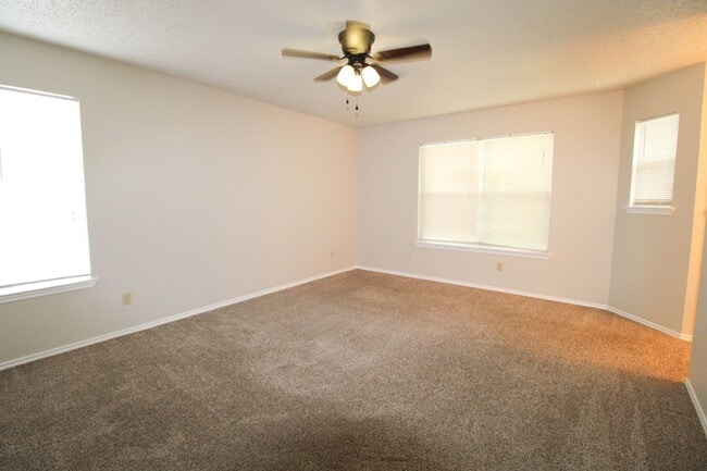 Building Photo - 961 Schertz Pkwy