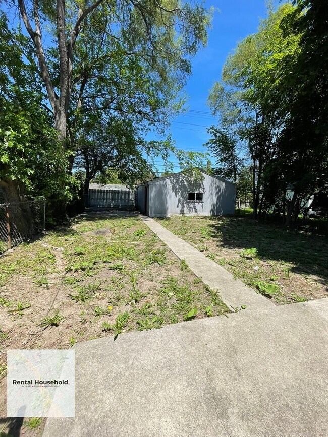 Building Photo - Charming & Beautifully Maintained 2-Bedroom Ranch Available Now!