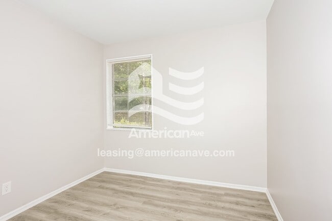 Building Photo - 731 Morton Ave NE