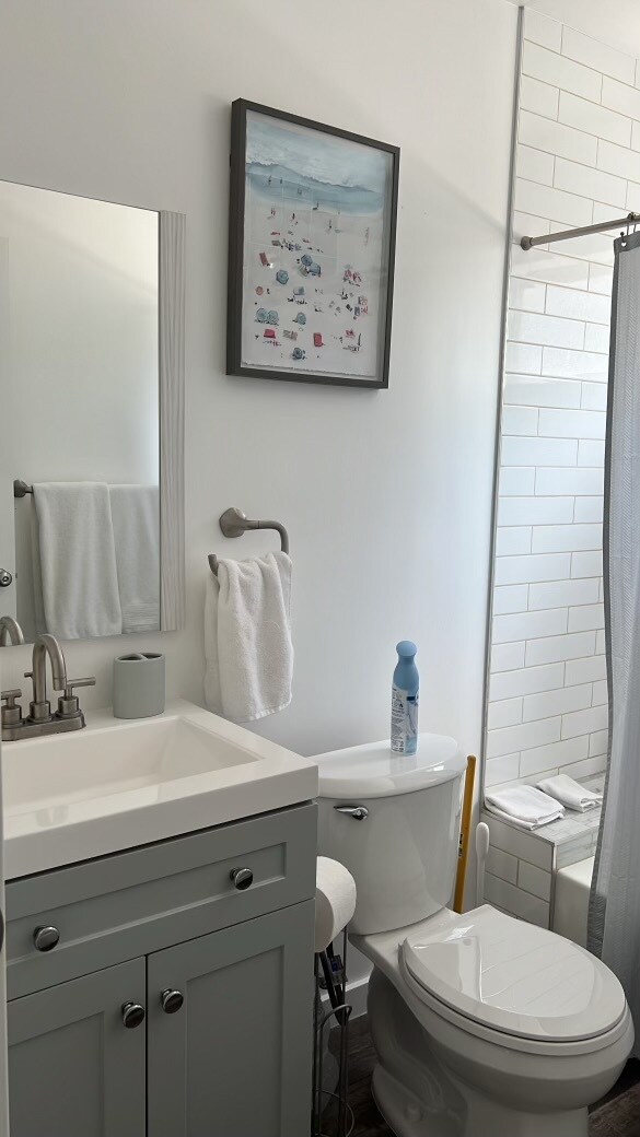 Vanity - 5032 Lincoln Ave