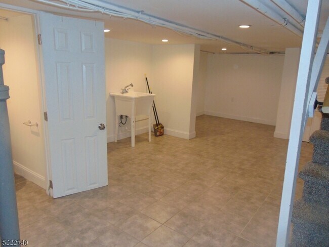 Building Photo - 112 Floyd Ave