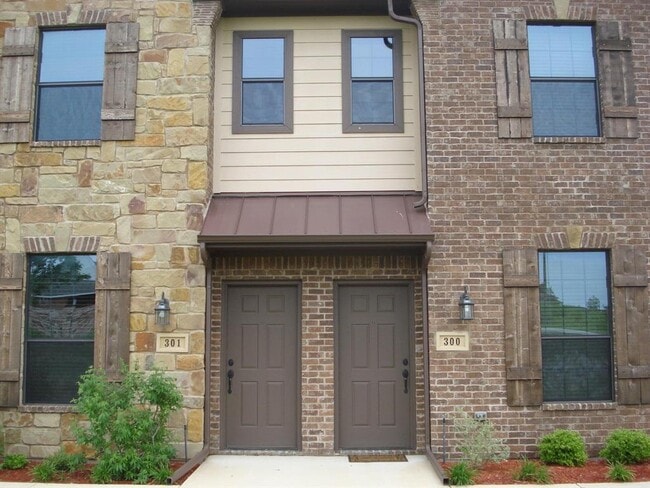 Building Photo - 11118 Marion Rd