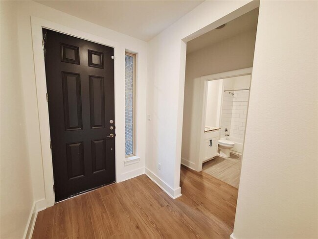 Building Photo - 1221 Brasano Pl