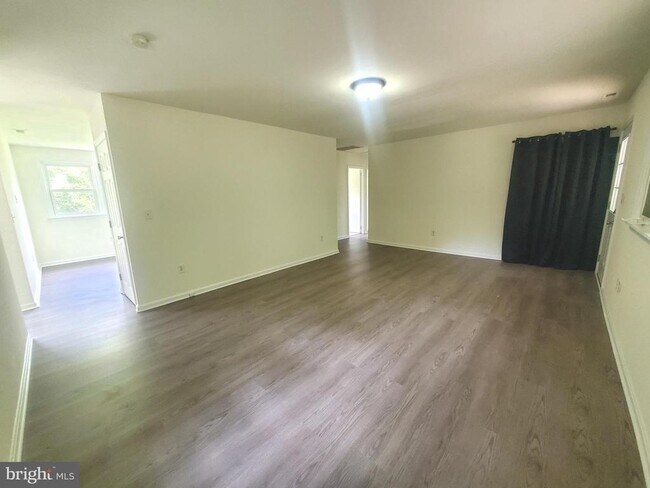 Building Photo - 161 Cooper Rd