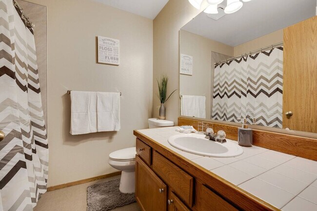 Building Photo - 2416 S Tiger Lily Dr