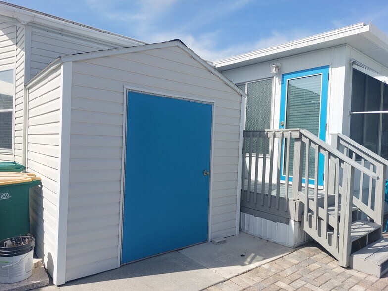 Back door and storage shed - 1475 Flamingo Dr