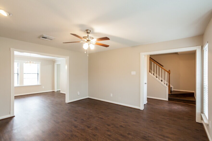 Building Photo - 501 Hunters Ln