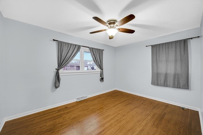 Building Photo - 944 N Jay Ave