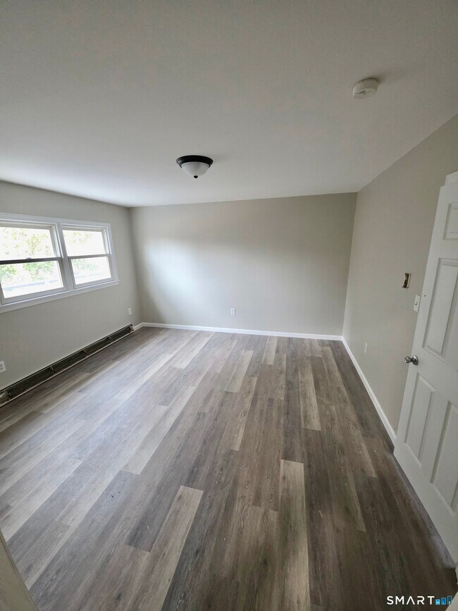 Building Photo - 9 Peggy Ln