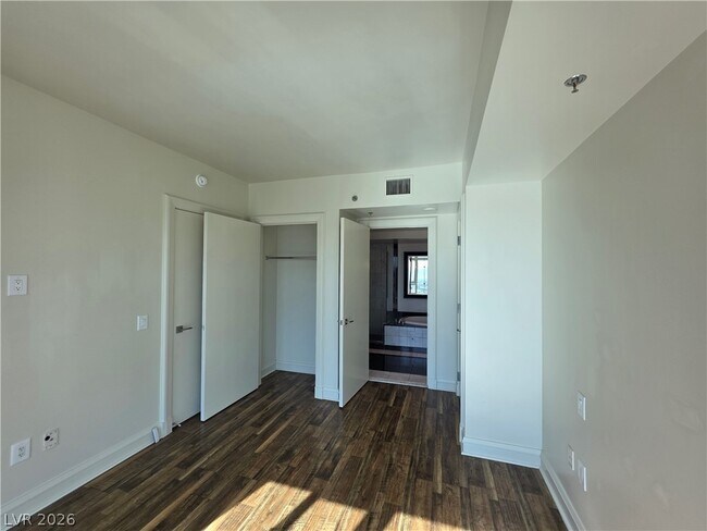 Building Photo - 2700 S Las Vegas Blvd