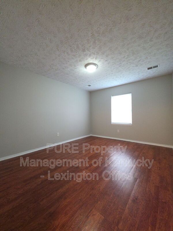 Building Photo - 352 Redding Rd