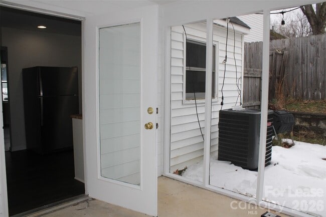 Building Photo - 428 Beaty St