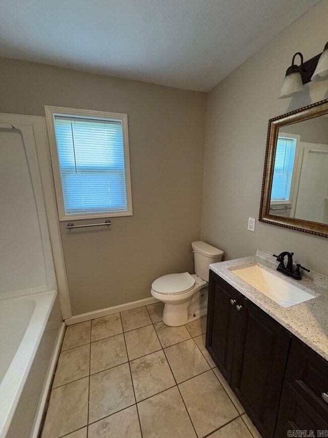 Building Photo - 2857 Lakeland Dr