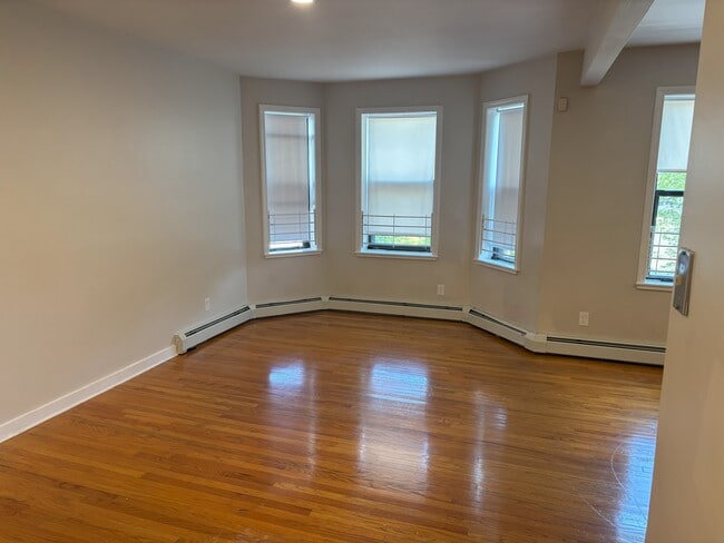 Building Photo - 137 Intervale St