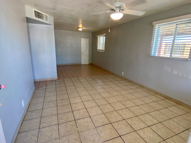 Building Photo - 3-Bedroom, 1.5 bath in Phoenix That’s read...