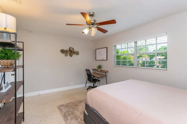 Building Photo - 1183 SE 1st Way