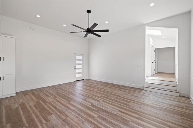 Building Photo - 11151 State Hwy 71