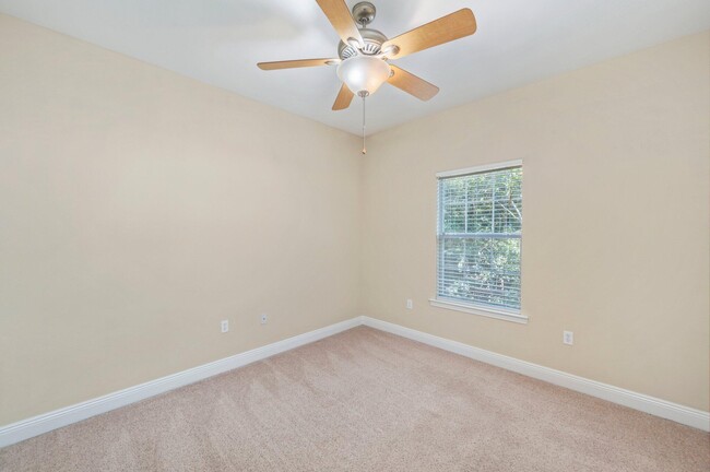 Building Photo - 532 Maple Ave