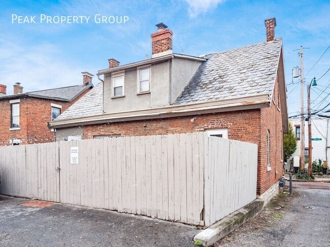 Building Photo - 504 S Lazelle St