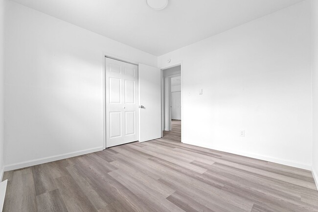 Building Photo - 1304 Voortman Ave