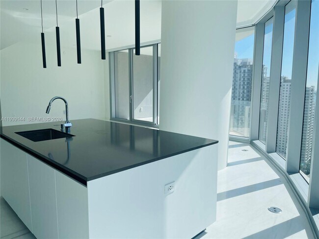 Building Photo - 300 Biscayne Blvd Way