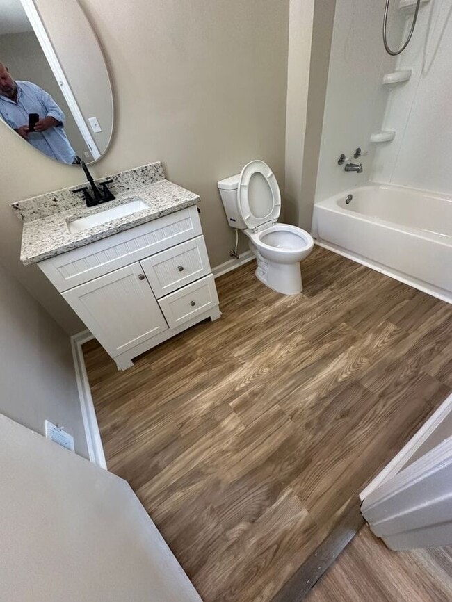 Building Photo - Newly Remodeled Home in Southeast Columbia