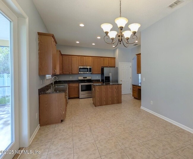 Building Photo - 129 Castlegate Ln