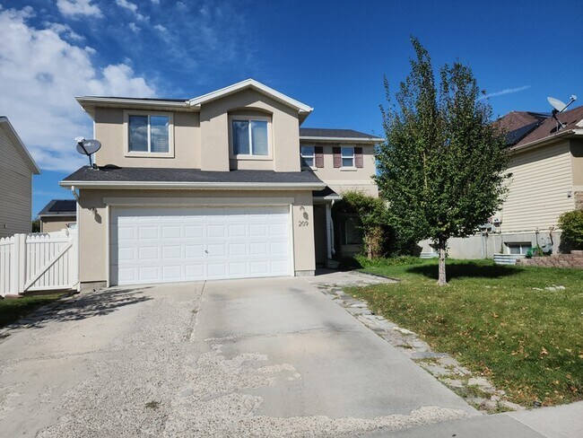Building Photo - 209 Interlochen Ln