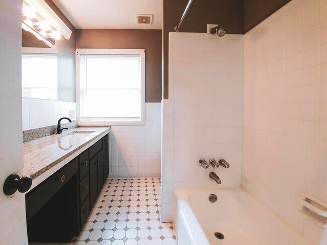 Building Photo - 3512 Dodge St