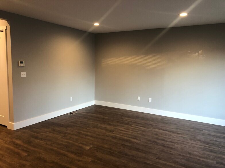 Living Room - can lights - 411 N L St