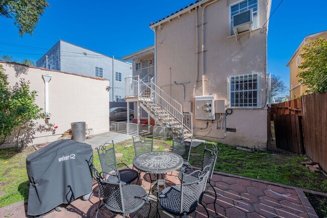 Building Photo - 1429 S Curson Ave