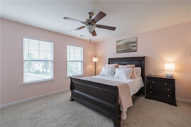 Building Photo - 8083 Rutland Village Dr
