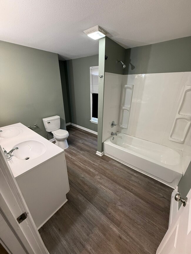 Building Photo - 520 Prouty Ave