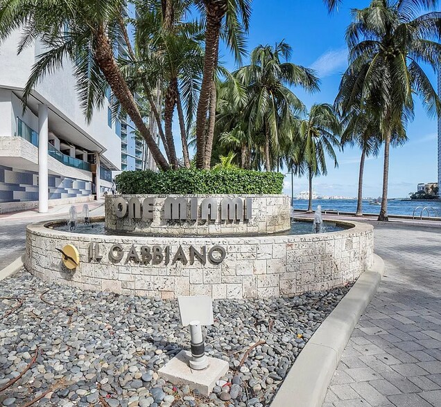 Building Photo - 325 S Biscayne Blvd