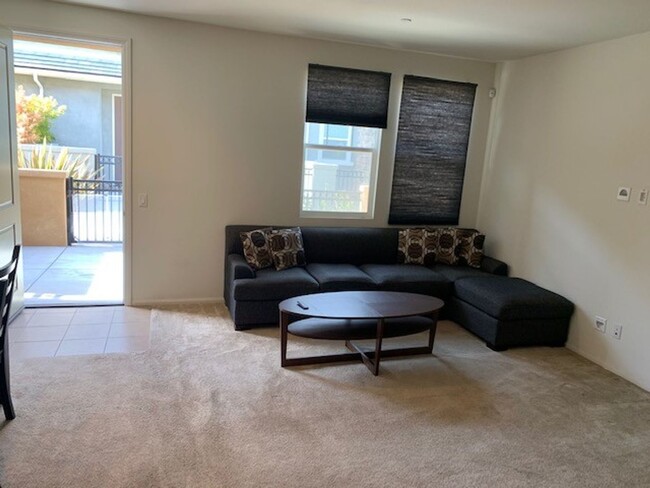 Building Photo - Goleta townhome