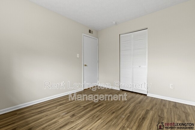 Building Photo - 3966 Northampton Dr