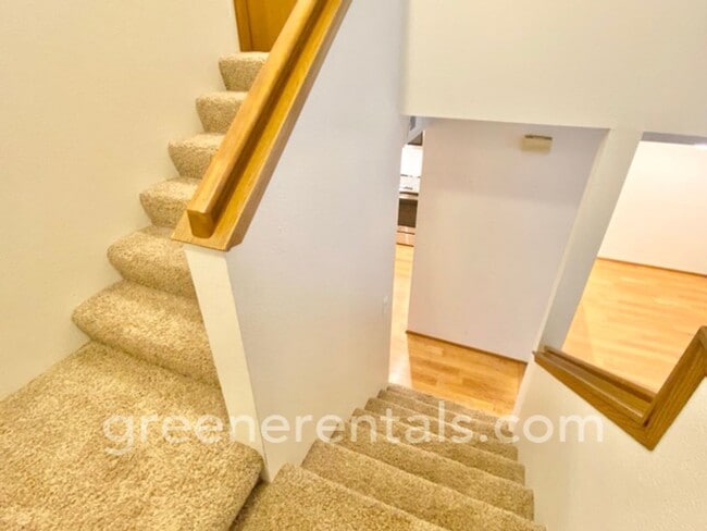 Building Photo - Quaint 2BR 1.5BA Condo in the Vineyards