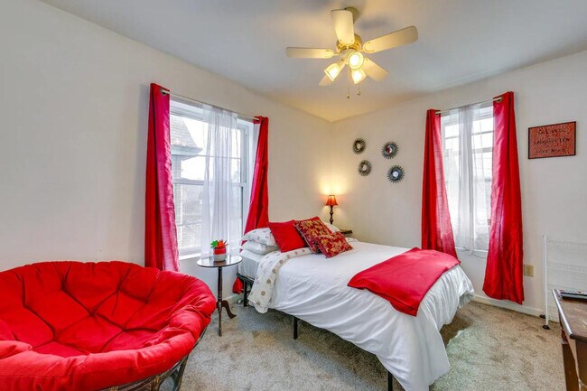 Building Photo - 504 Center St