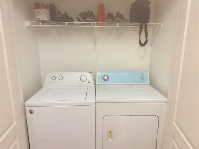 Building Photo - 1901 Crossing Pl