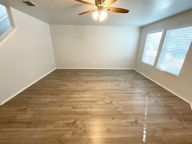 Building Photo - Outstanding 3 bedroom/2.5 bath home in established neighborhood just minutes from Lackland AFB an...