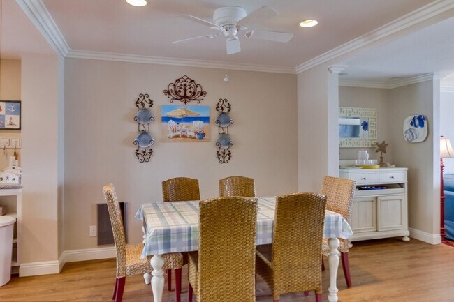 Building Photo - 233 S Helix Ave